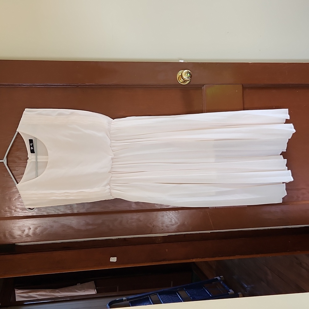 Very pretty lightweight dress